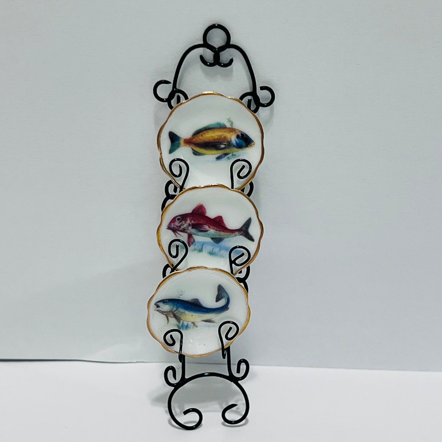 Reutter Porzellan 3 Plates Wall Rack - 1/2 Scale Dollhouse Miniature
