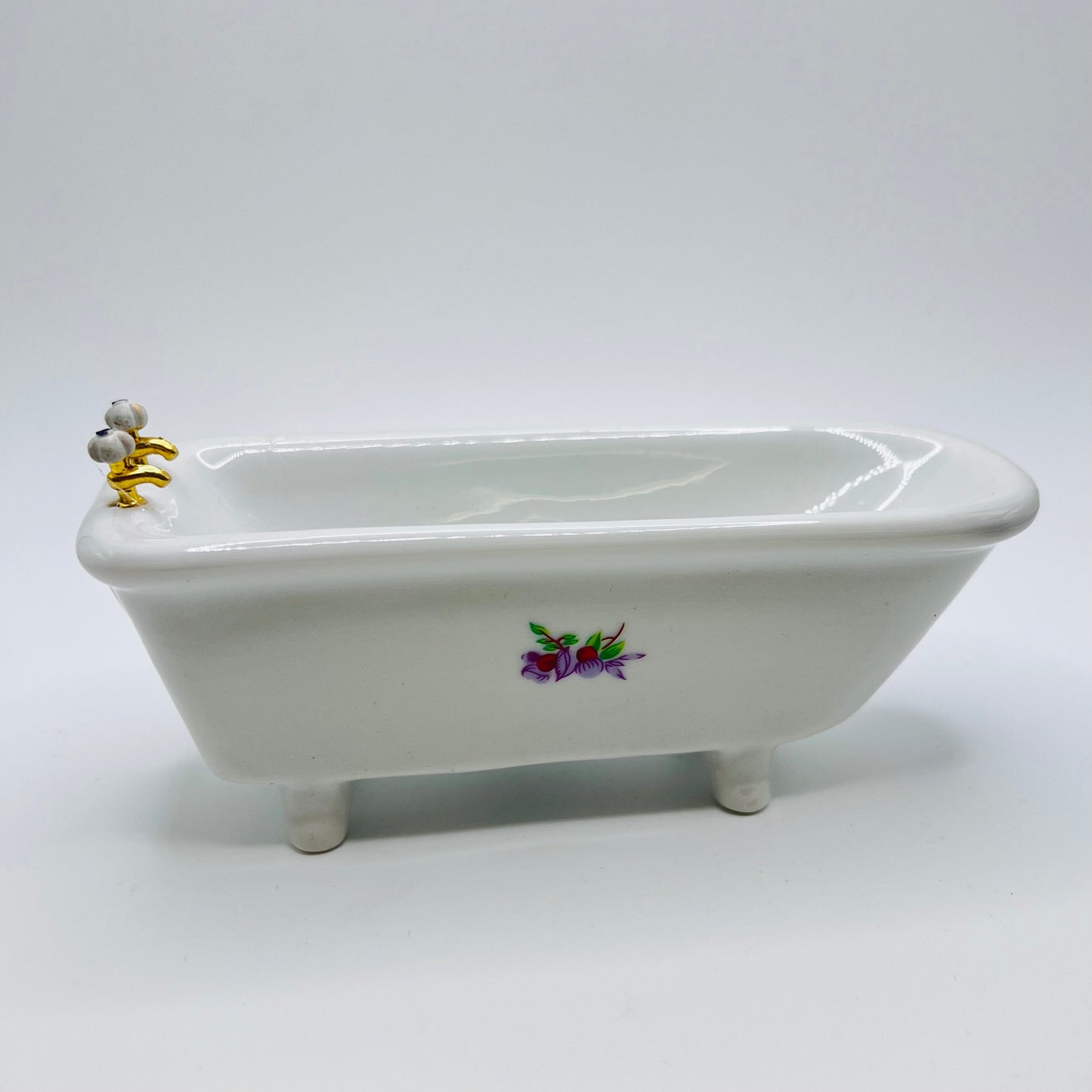 Classic White Porcelain Bathtub - 1/12 Scale Dollhouse Miniature