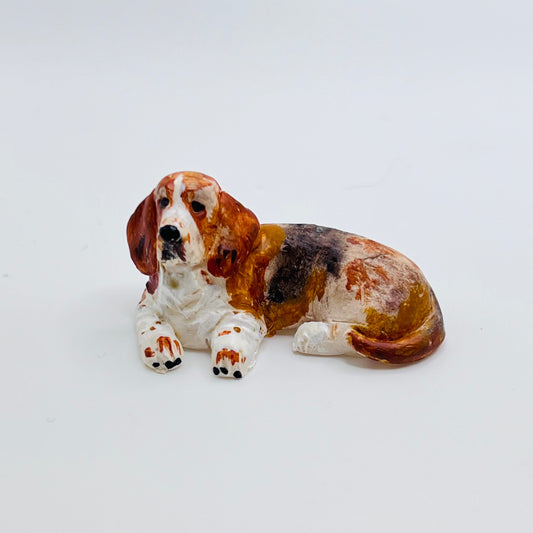 Basset Hound Dog - 1/12 Scale Dollhouse Miniature
