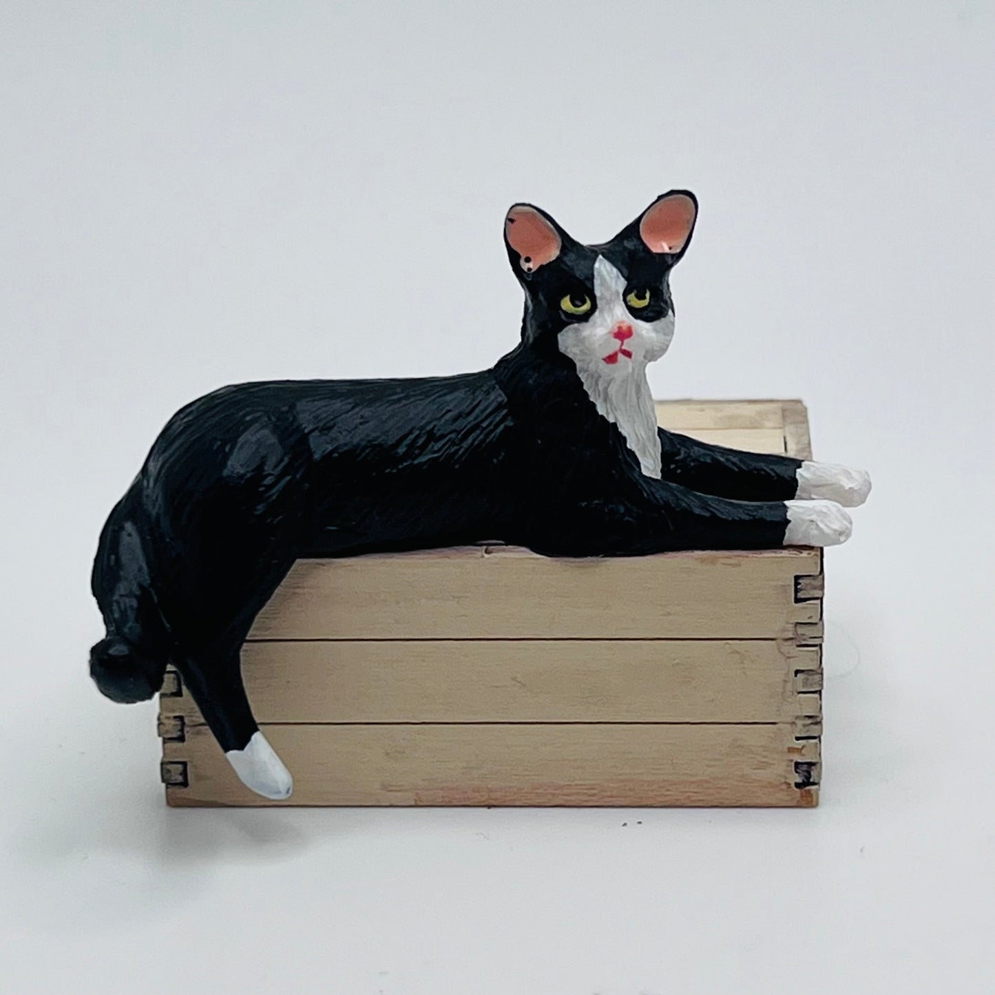 Black and White Cat - 1/12 Scale Dollhouse Miniature