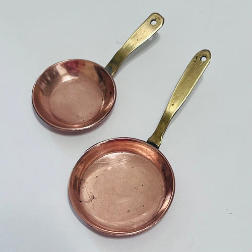 2 Vintage Frying Pans - Copper - 1/12 Scale Dollhouse Miniature